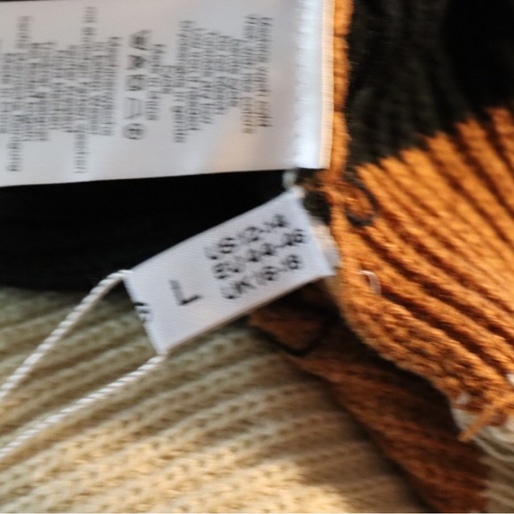 Juoiantang brown and cream distressed sweater, size Large - Picture 9 of 9